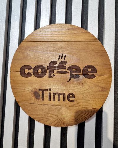 دکوری چوبی پلاک کافه لیزری