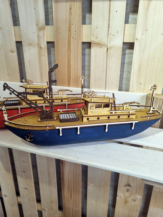 دکوری چوبی کشتی یدک کش