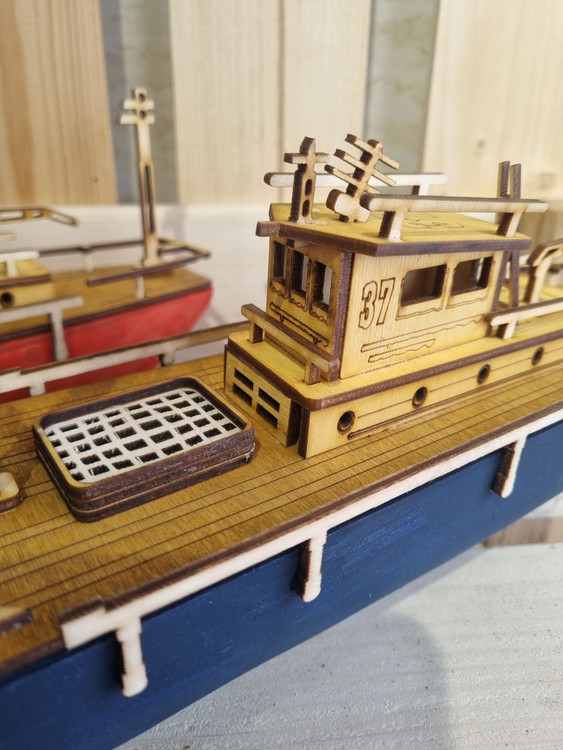 دکوری چوبی کشتی یدک کش