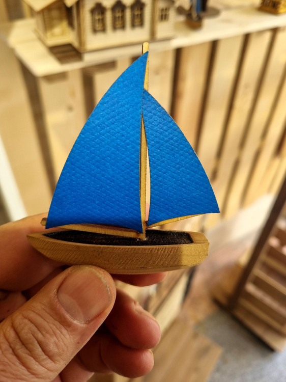 قایق چوبی بادبانی مینیاتوری