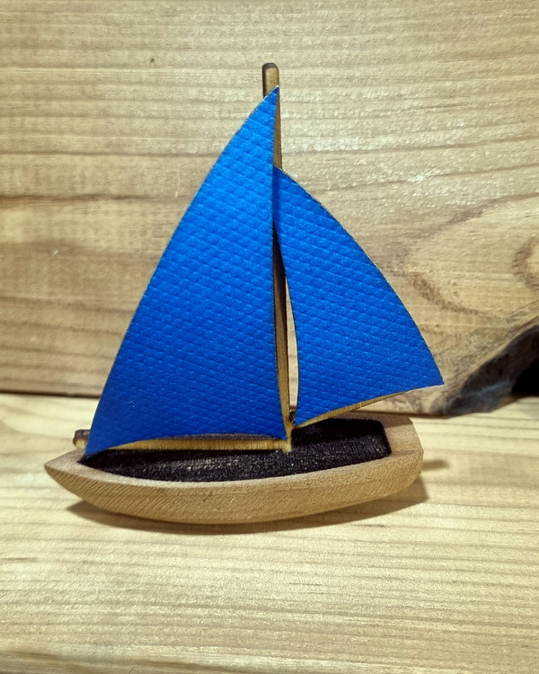 قایق چوبی بادبانی مینیاتوری