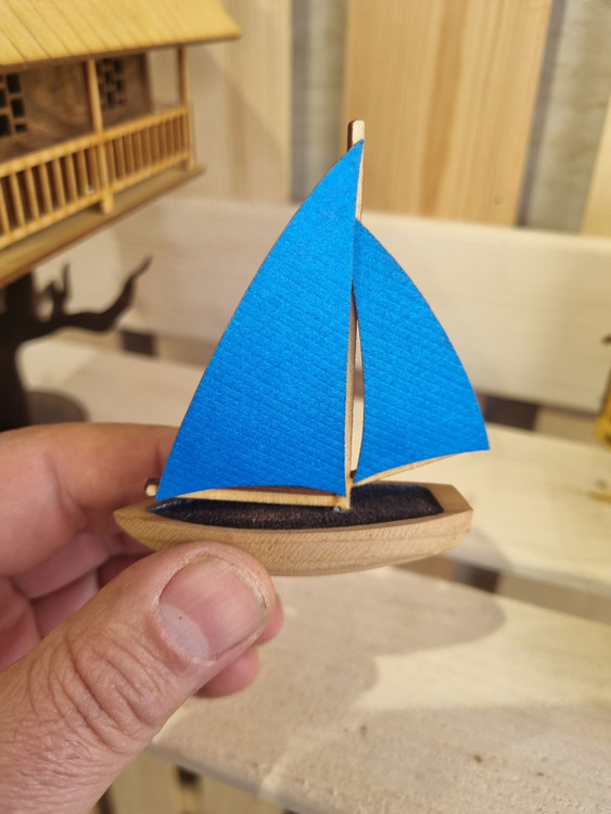 قایق چوبی بادبانی مینیاتوری